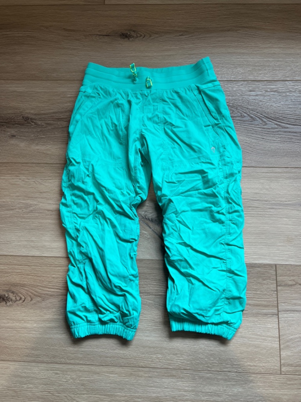 Lululemon Ivivva Live to Move pants Teal Active Capri Pants Girls size 14